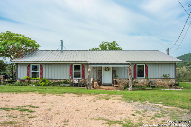 943 Stoneleigh Property Photo 1
