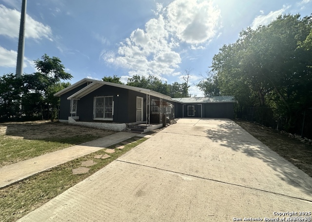 6301 W Us-90 Property Photo 1