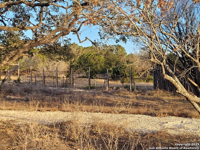 308 Elm Pass Property Photo 8