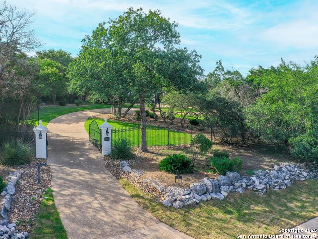 10 Champions Run Property Photo 1