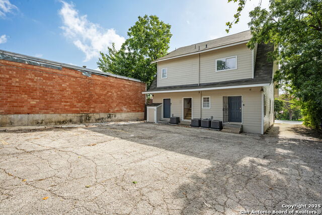 215 Blanco Property Photo 6