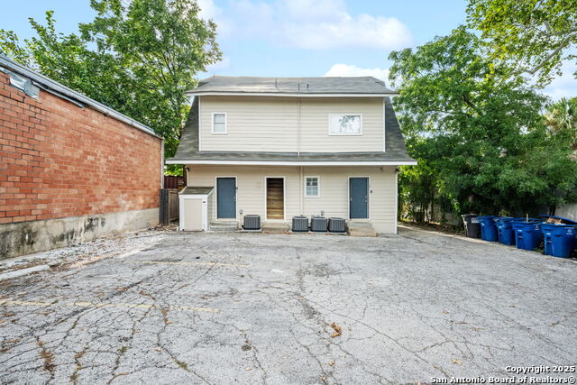 215 Blanco Property Photo 7