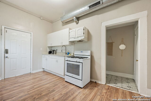 215 Blanco Property Photo 10