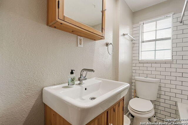 215 Blanco Property Photo 16
