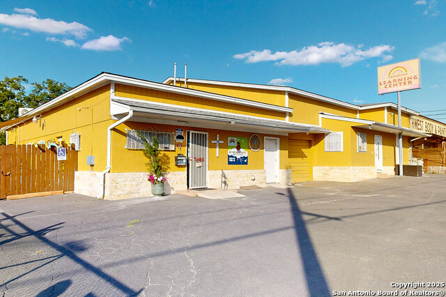 1222 Fredericksburg Property Photo 1