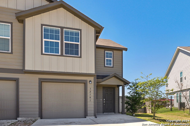 12101 Short Leaf Path Property Photo 1