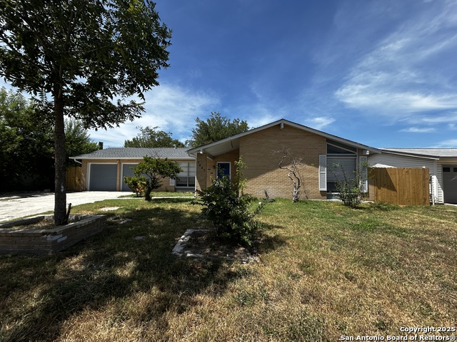 7447 Fieldgate Property Photo 1