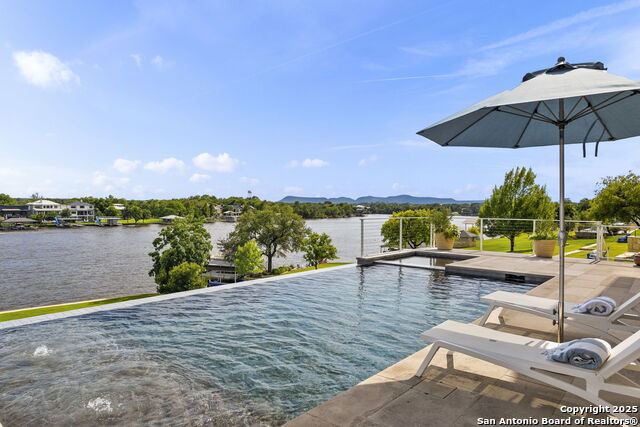 2231 Legends Parkway Property Photo 4