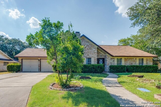425 Golfcrest Property Photo 1