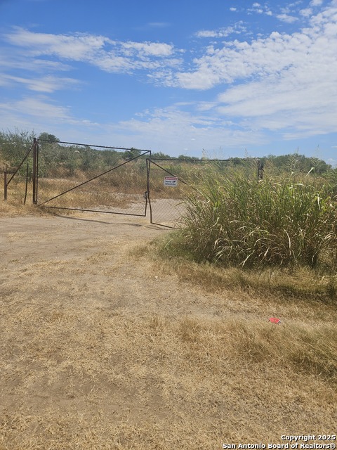 16518 S Us Highway 281 Property Photo 1