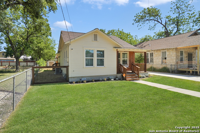 2205 Monterey Property Photo 3