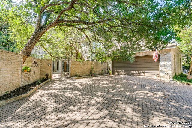 9 Scarborough Square Property Photo 1