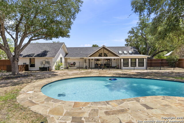 1616 Continental Dr W Property Photo 1