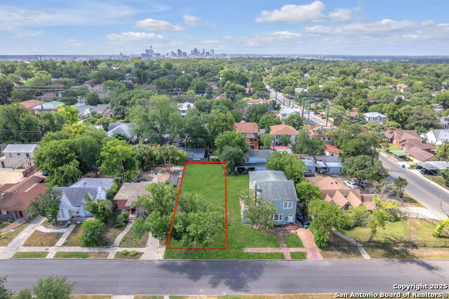 122 W Norwood Ct