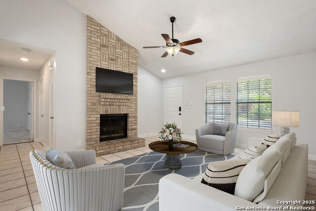 7415 Pebblewood Property Photo 7