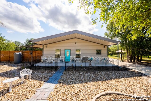 712 Link Dr Property Photo 1