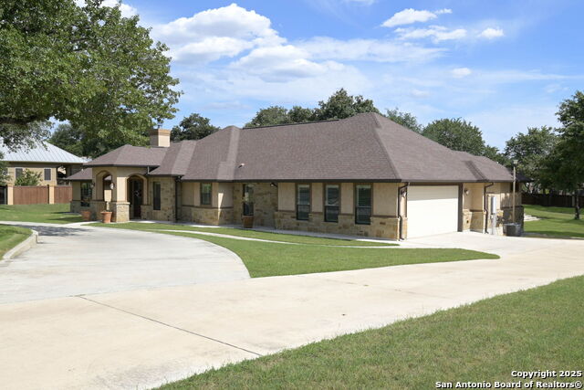 113 Eden Crossing Property Photo 2