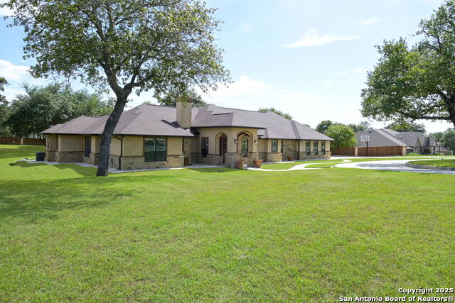 113 Eden Crossing Property Photo 4