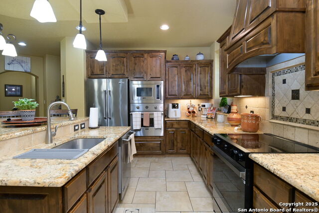 113 Eden Crossing Property Photo 13