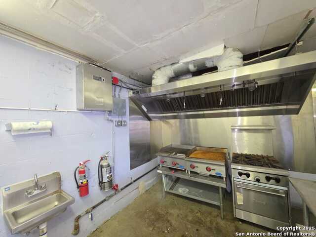 1855 Rigsby Property Photo 5