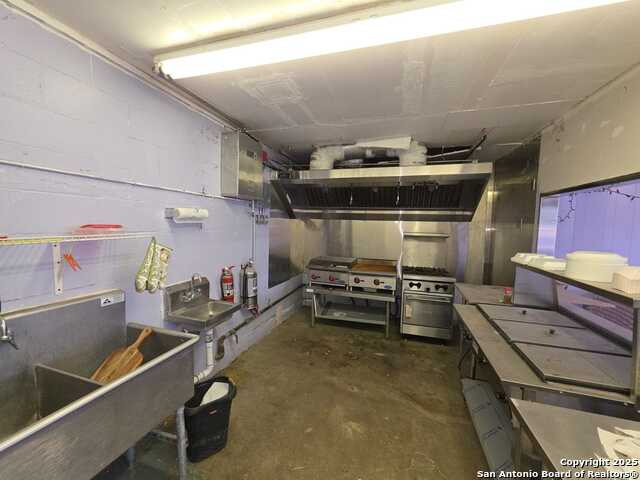 1855 Rigsby Property Photo 6