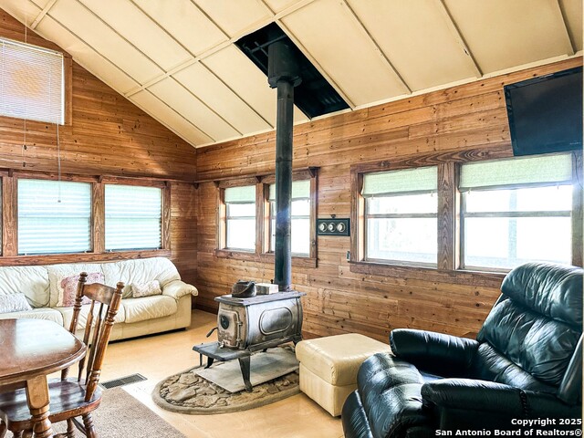 810 12th Property Photo 9