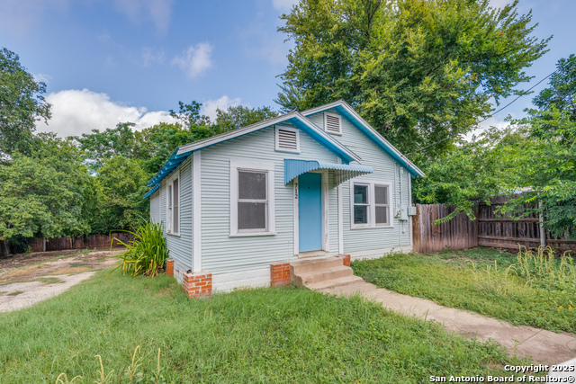 712 S Austin Property Photo 3