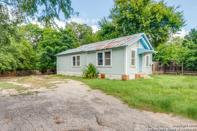 712 S Austin Property Photo 4