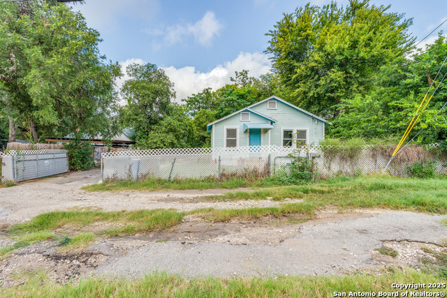 712 S Austin Property Photo 5