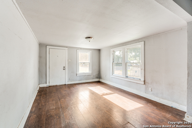 712 S Austin Property Photo 6