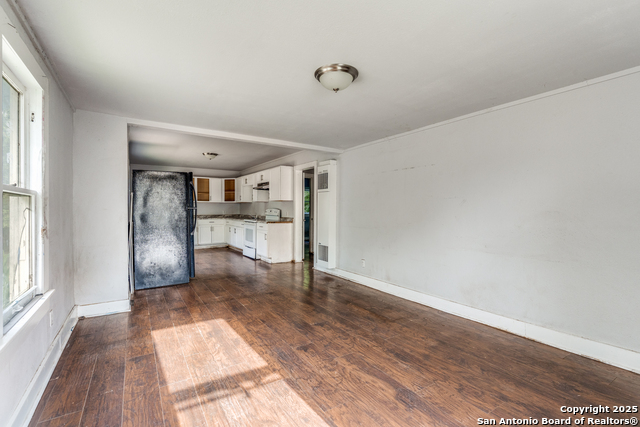 712 S Austin Property Photo 7