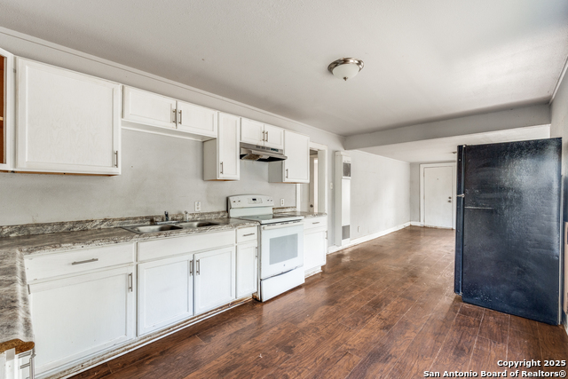 712 S Austin Property Photo 8