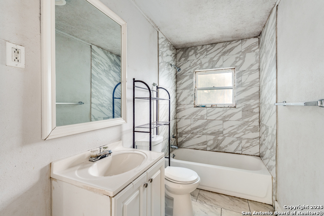 712 S Austin Property Photo 16