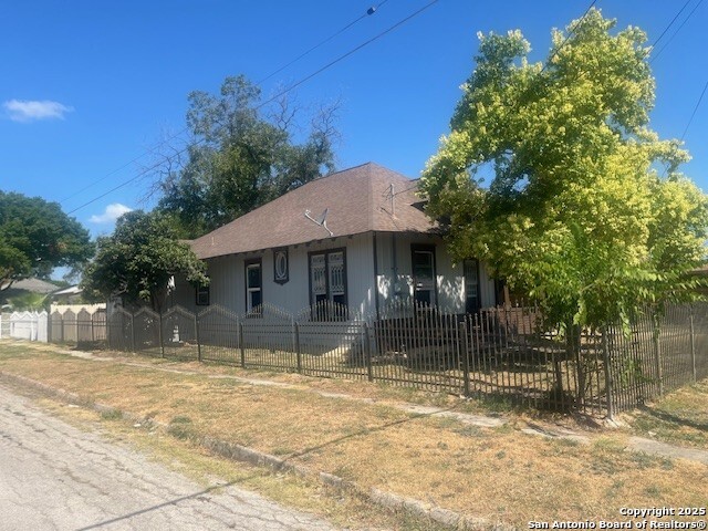 1401 N Trinity Property Photo 6