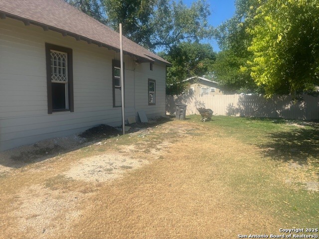 1401 N Trinity Property Photo 7