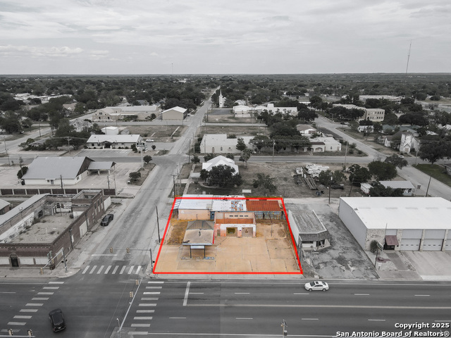 308 S Oak Property Photo 2