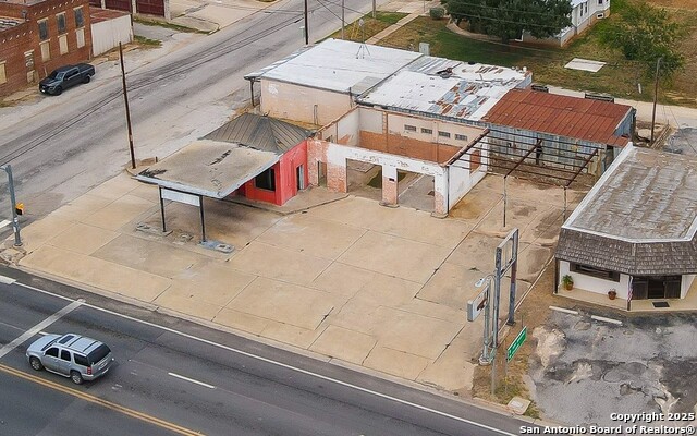 308 S Oak Property Photo 5