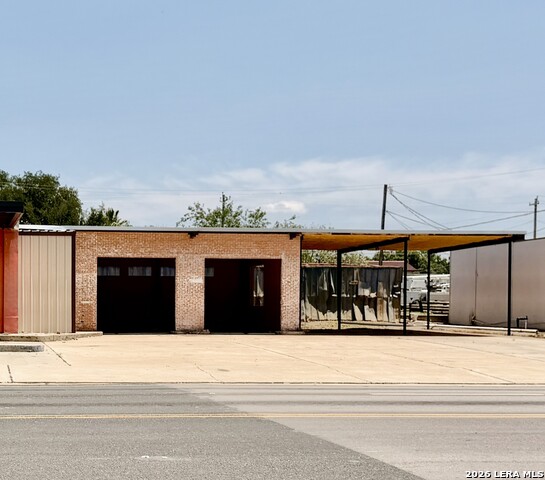 308 S Oak Property Photo 7