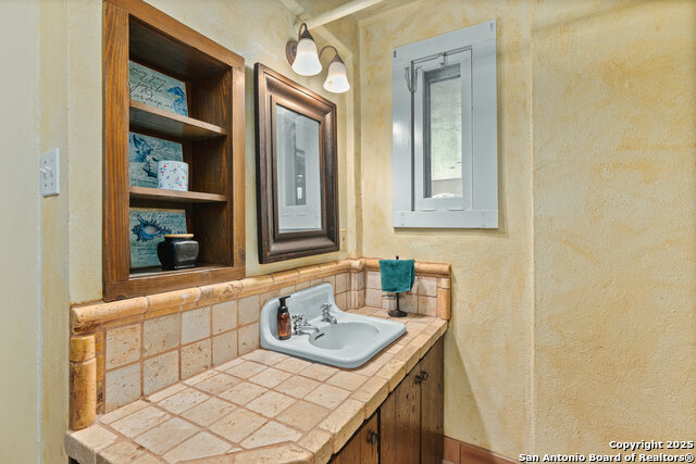 5351 Fredericksburg Property Photo 5