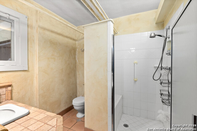 5351 Fredericksburg Property Photo 6