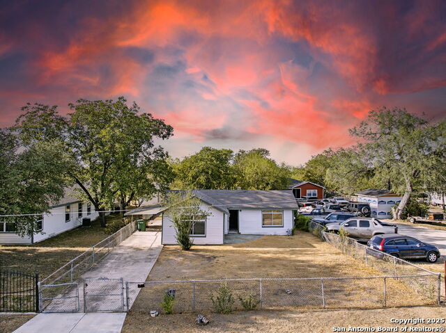 927 W Mally