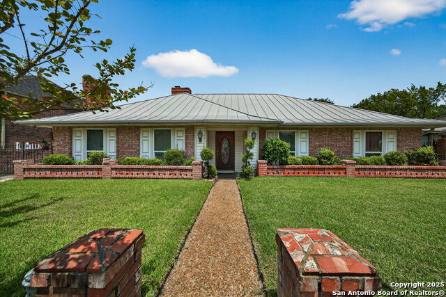 3413 Foxbriar Property Photo 3