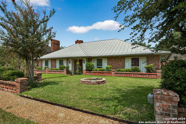 3413 Foxbriar Property Photo 4