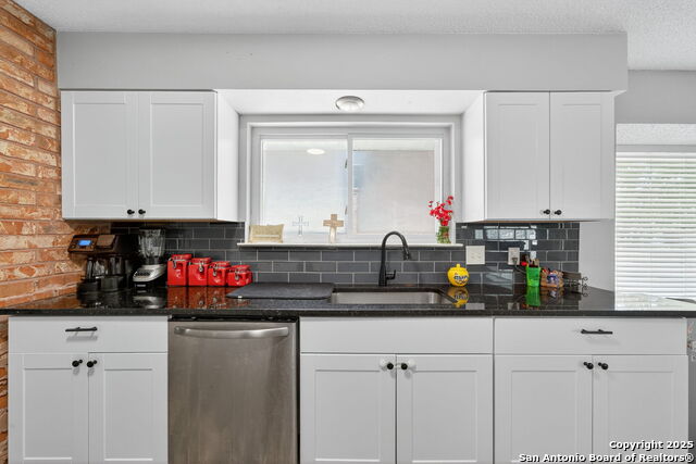 3413 Foxbriar Property Photo 11