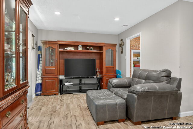 3413 Foxbriar Property Photo 14