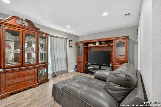 3413 Foxbriar Property Photo 15