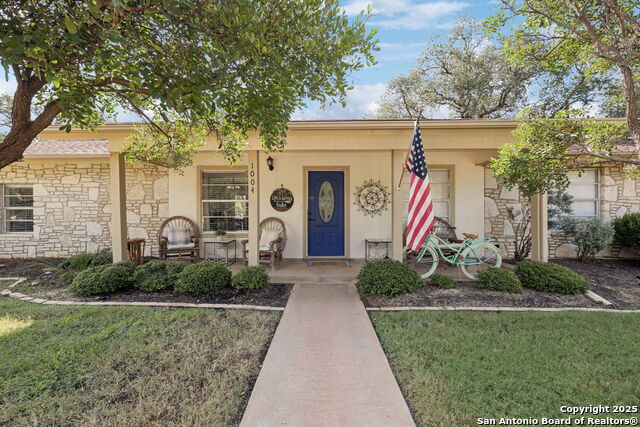 1004 Shorewood Property Photo 1