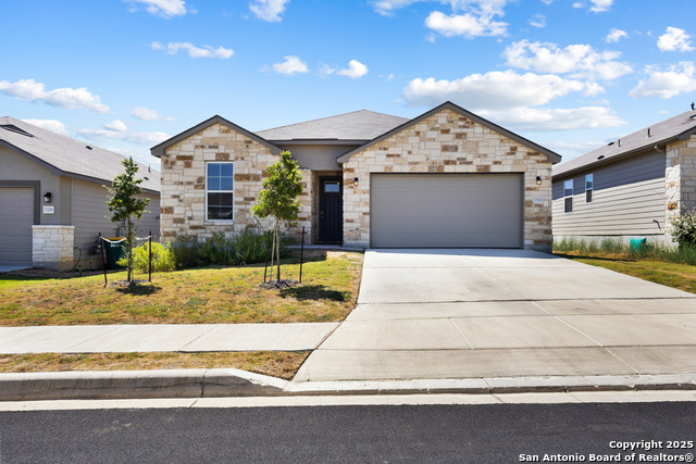 7333 Walkers Loop Property Photo 1