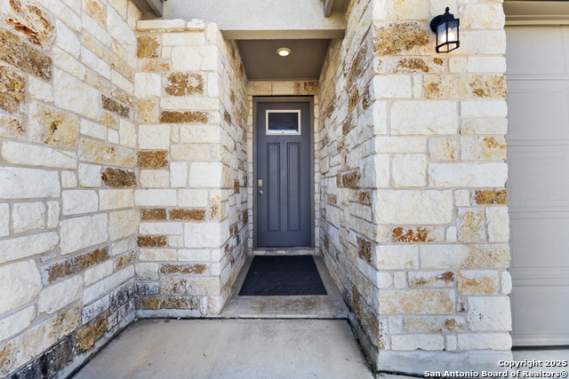 7333 Walkers Loop Property Photo 4