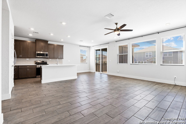 7333 Walkers Loop Property Photo 6